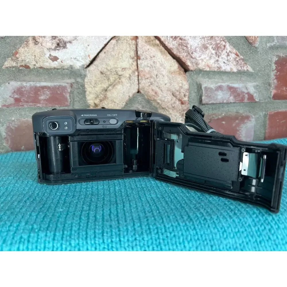 Minolta Freedom zoom 140 Panorama Date 35mm camera